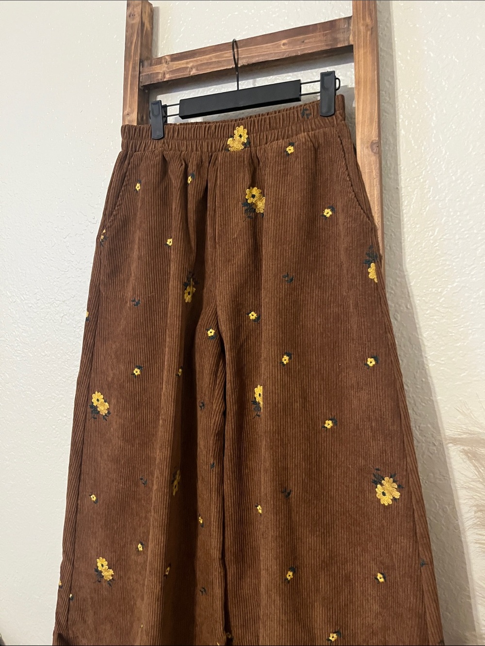 Wide leg corduroy embroidered pants - Picture 5 of 9